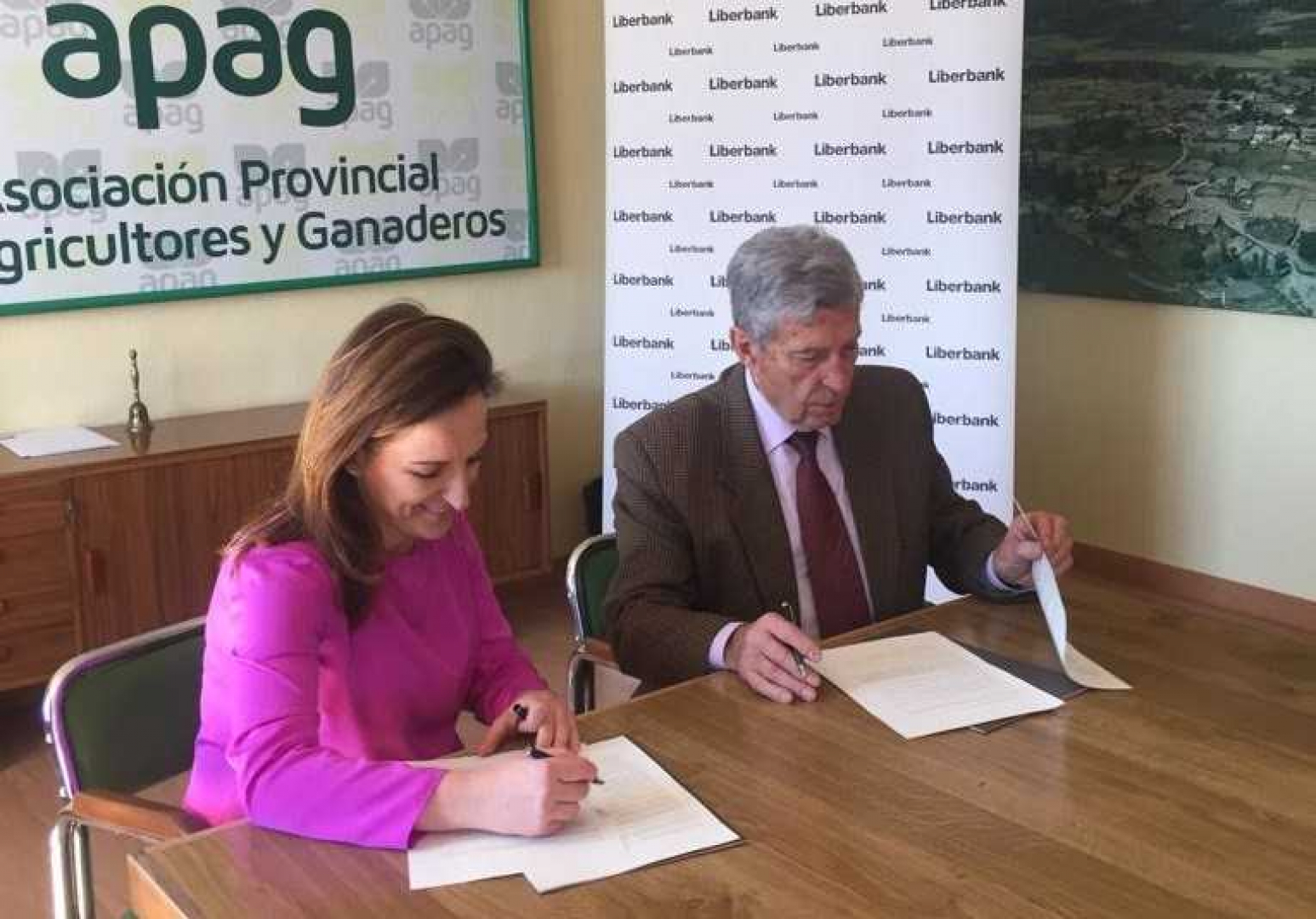 Firma del acuerdo entre APAG y Liberbank.