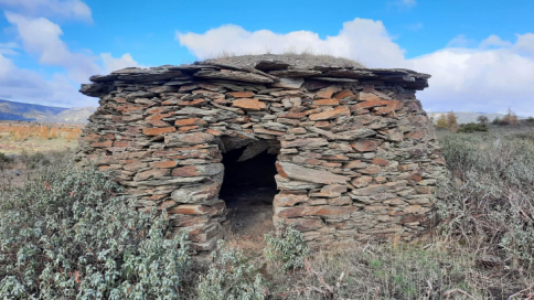 Ujados intenta que no se pierda uno de sus chozos más antiguos