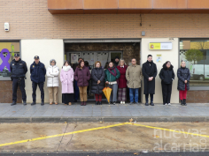 Minuto de silencio en la Subdelegación del Gobierno por el asesinato machista ocurrido en Alicante