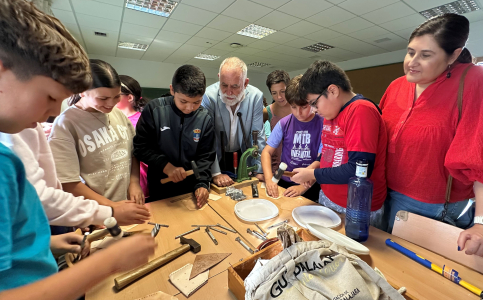 La Junta acerca el trabajo artesano a las aulas de cinco colegios de Guadalajara 