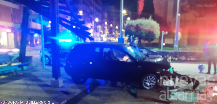 Un conductor ebrio fuera de control se adentra con su coche en la Plaza de Santo Domingo