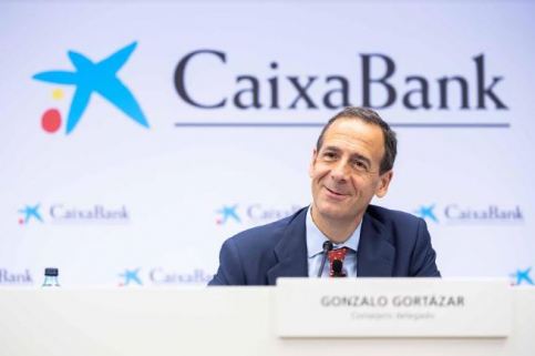 CaixaBank obtiene un beneficio atribuido de 707 millones en el primer trimestre, un 21,9% más, en base comparable