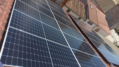 Valdenuño instala 28 paneles solares para autoabastecer tres de sus edificios municipales