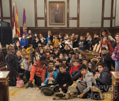 Un grupo de escolares de Azuqueca han visitado el Palacio Provincial, sede de la Diputación