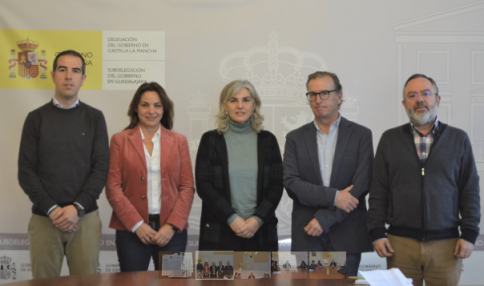 APAG entrega las firmas recogidas solicitando la regulación de los parques fotovoltaicos 