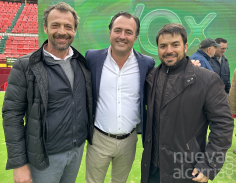 Vox presenta a su candidato para la presidencia de CLM en la Plaza de Toros de Murcia