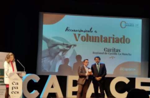 Cáritas recoge el premio “reconocimiento al Voluntariado”en la I Gala CAPACES 