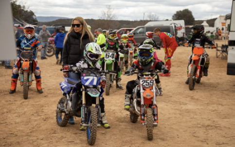 Más de medio centenar de motociclistas reinauguran el circuito de motocross de Trillo 