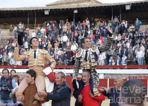 Roca Rey y Manzanares, a hombros en Brihuega 