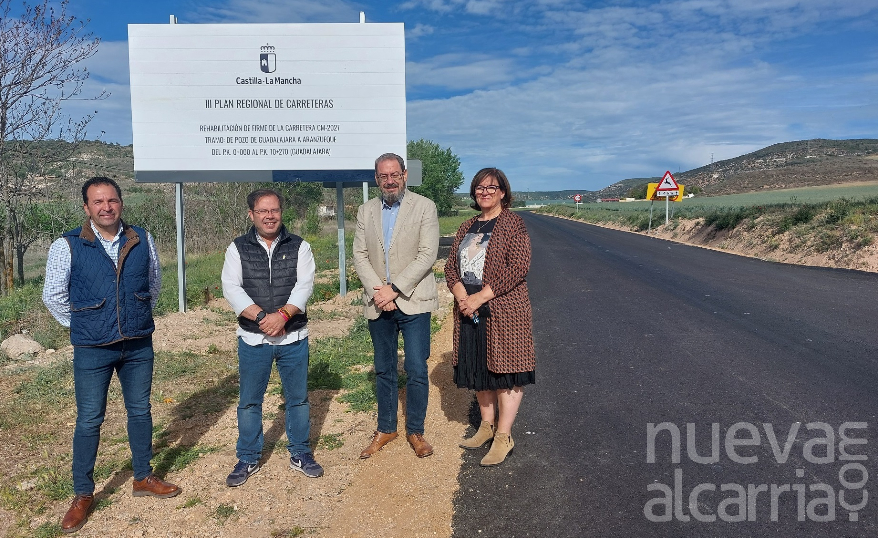 El delegado de la Junta visita las obras de rehabilitación del firme de la carretera CM-2027 entre Pozo de Guadalajara y Aranzueque