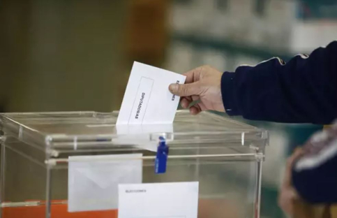 VOTARON CON LA ‘FRESCA’: La participación en Guadalajara es a las 18.30 horas del 54,06%, un 4,53% menos que  en 2019