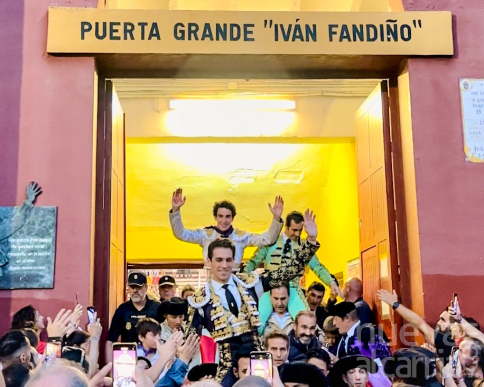 La entrega de Fandi, la capacidad de Ginés y la clase de Victor Hernández en hombros en la tercera de Guadalajara