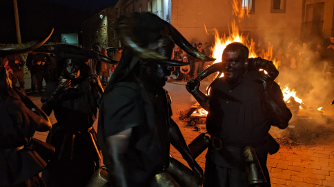 Los diablos de Luzón reciben a una decena de seres mágicos de toda España