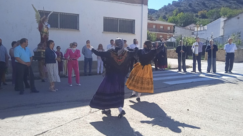 Las jotas castellanas marcan el inicio de las fiestas de Castejón de Henares
