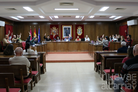 El Pleno de Azuqueca aprueba dos declaraciones institucionales sobre los vermús navideños y la nueva oficina de la Policía Local
