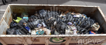 Sacan cuatro toneladas de basura de una vivienda