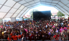 Multitudinario arranque de las Fiestas de Mayo en Cabanillas, con miles de peñistas en la calle