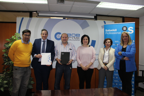La Asociación de Instaladores Eléctricos y Telecomunicaciones de Ceoe-Cepyme y Banco Sabadell firman un convenio de colaboración