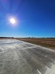 El aeródromo de Robledillo mejora e impulsa su actividad con dos nuevos hangares