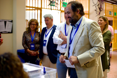 Núñez anima a votar en libertad para certificar que España tiene una democracia 