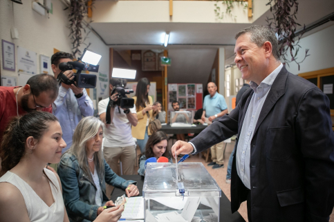 Page hace una llamada a la participación y pide votar 