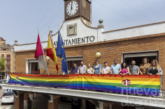 El Ayuntamiento de Azuqueca luce la pancarta arcoíris en el Día Internacional del Orgullo LGTBIQ+