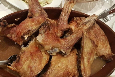 Esta es la receta definitiva del cabrito asado, la de un pueblo del Valle del Henares 