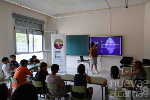 ADEL lleva la lucha contra la violencia de género digital a la Sierra Norte