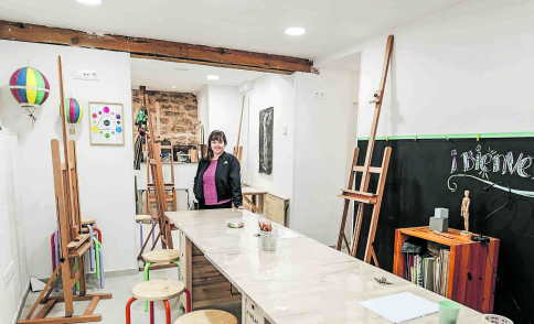 Ángela Coronel monta su estudio de fotografía y arte en el casco histórico de Molina  con ayuda de ADR 