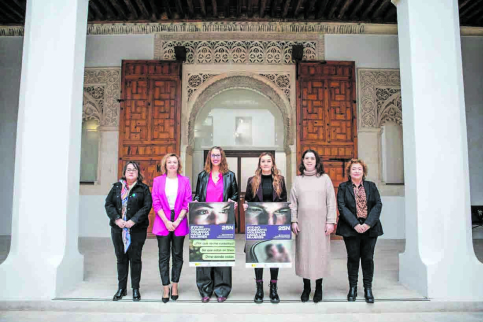 El Gobierno regional reconoce a cinco colegios y entidades en el acto del 25N de  Molina de Aragón 