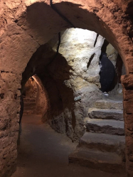 Te guiamos por el laberinto subterráneo milenario de Brihuega 