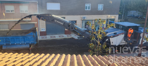 El asfalto avanza a toda ‘máquina’ en Azuqueca