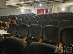 El salón de actos de la Casa de la Cultura de Azuqueca estrena tapizado en las butacas y nuevos sistemas de sonido e iluminación 