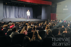 Cerca de 450 estudiantes de Secundaria asisten al espectáculo “La Celestina” de Héctor Urién en Azuqueca