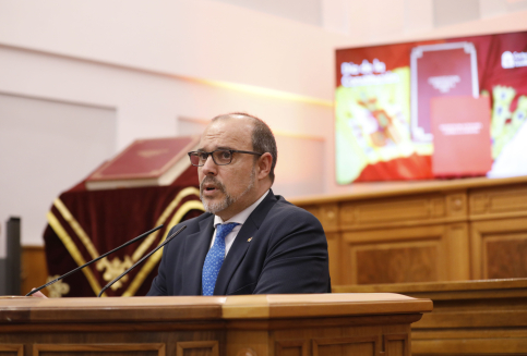 Las Cortes de Castilla-La Mancha premian a UNRWA, Rozalén y los municipios de Villamalea y Tarazona de la Mancha en los Premios Diké