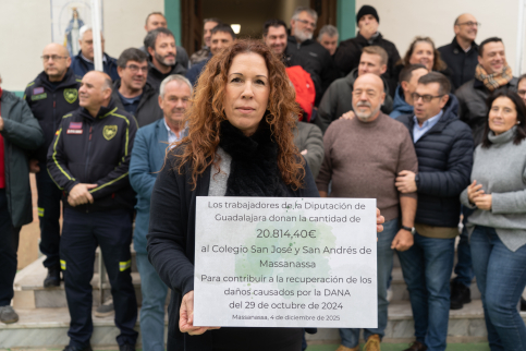 Los trabajadores de Diputación y CEIS donan las horas extras de su actuación en Valencia al colegio de Massanassa donde tuvieron su base