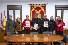 El Ayuntamiento de Marchamalo entrega 6.000 euros a la Hermandad de la Virgen de la Soledad para reparaciones en la Ermita