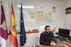 Miguel Óscar Aparicio celebra la instalación en Azuqueca de la empresa LIUX