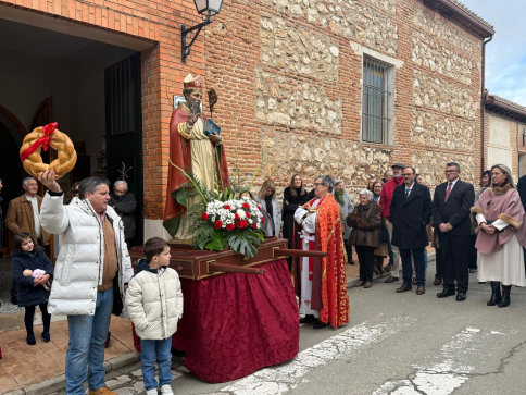Iriépal celebra la fiesta de San Blas con botarga y procesión