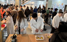 El IES Buero Vallejo celebra el Día de la Mujer y la Niña en la Ciencia con una feria de experimentos y un libro por la igualdad