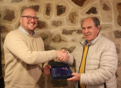 El PP reconoce al alcalde de Paredes de Sigüenza por sus 30 años de servicio público