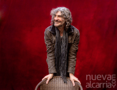 El exguitarrista de Extremoduro y Platero y Tú, actúa en la Sala Óxido