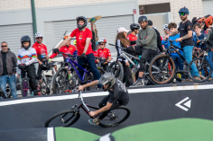 Espectacular estreno del pump-track de Marchamalo con los mejores riders del país