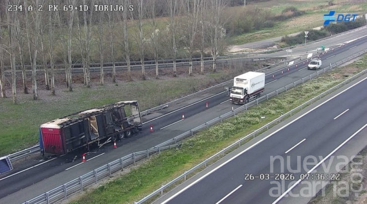 Cortado un carril de la A-2 en Torija por el vuelco de un camión cuyo conductor ha resultado ileso