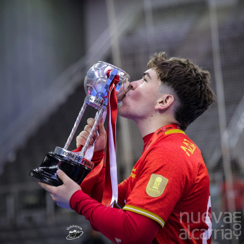 Manuel Urraco, campeón de la Copa de España juvenil de fútbol sala con el Jimbee Cartagena 