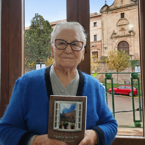 Saturnina Ciruelo, la poeta que no se conforma con mirar