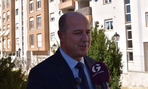 Rojo: “Guarinos impide que el Ayuntamiento se pronuncie contra la guerra, plegándose a Trump”