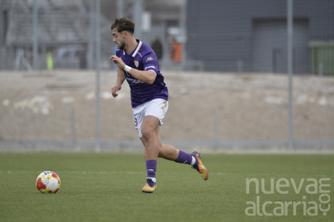 Un Promesas con diez jugadores evita la derrota en el añadido