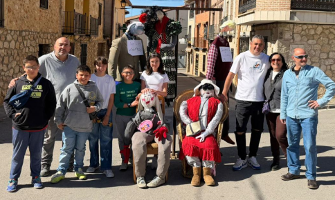 Escariche celebra su tradicional quema de los Judas el Domingo de Resurrección