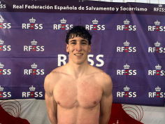 Marcos Serrano bate el récord del mundo junior en 50 metros arrastre de maniquí